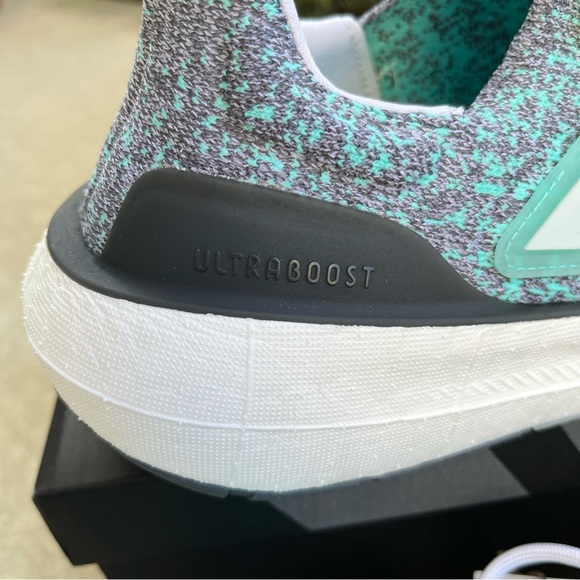 Adidas Ultraboost Light Flash Aqua Running Shoes Men 8.5 Women 10 NEW IE1692 - Picture 2 of 6